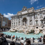 روما تبدأ فرض رسوم على السياح الأجانب للاقتراب من نافورة تريفي الشهيرة