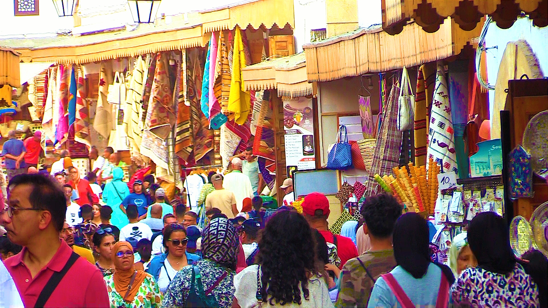 رمضان في المغرب..أجواء استثنائية في الأسواق ترسخ الهوية المغربية في الداخل والمهجر