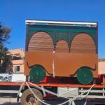 ساحة جامع الفنا تعتمد عربات عصرية لبيع العصائر في خطوة لتنظيم الفضاء وتعزيز جاذبيته السياحية