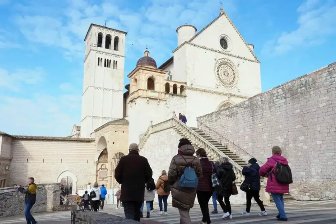 السياحة في أسيزي الإيطالية تسجل نموًا قياسيًا في عام 2025