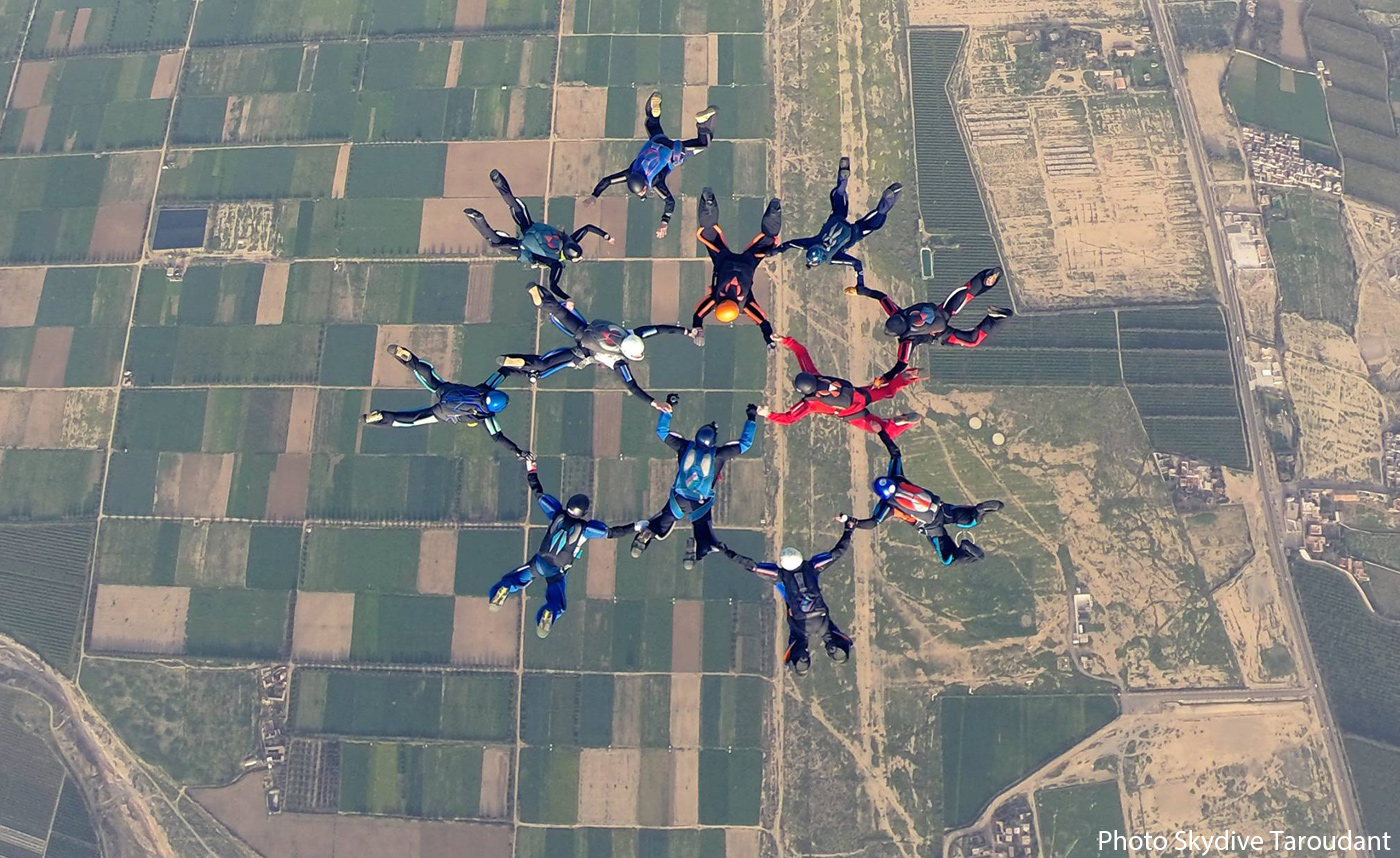 بين الأطلس وسهول سوس.. مطار سيدي دحمان بتارودانت يتحول إلى قبلة عالمية لعشاق القفز بالمظلات والسياحة الرياضية