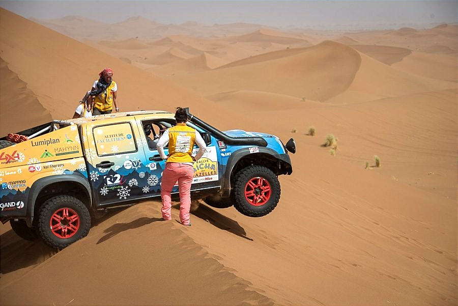 رالي “عائشة للغزالات” ينطلق من نيس نحو الصحراء المغربية.. 160 طاقمًا نسائيًا في تحدٍ رياضي عالمي