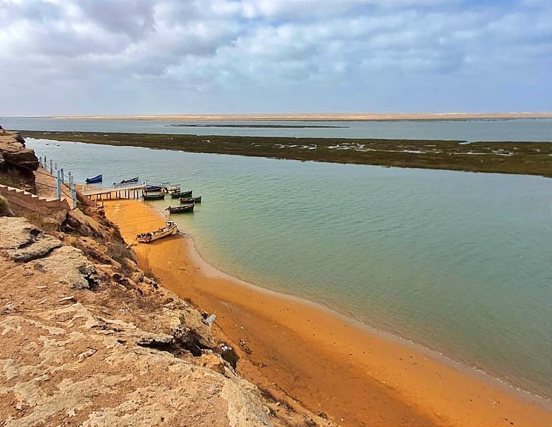 "بحيرة النعيلة" تتصدر وجهات الكرفانات.. وتجذب سياح أوروبا الباحثين عن الهدوء والشمس