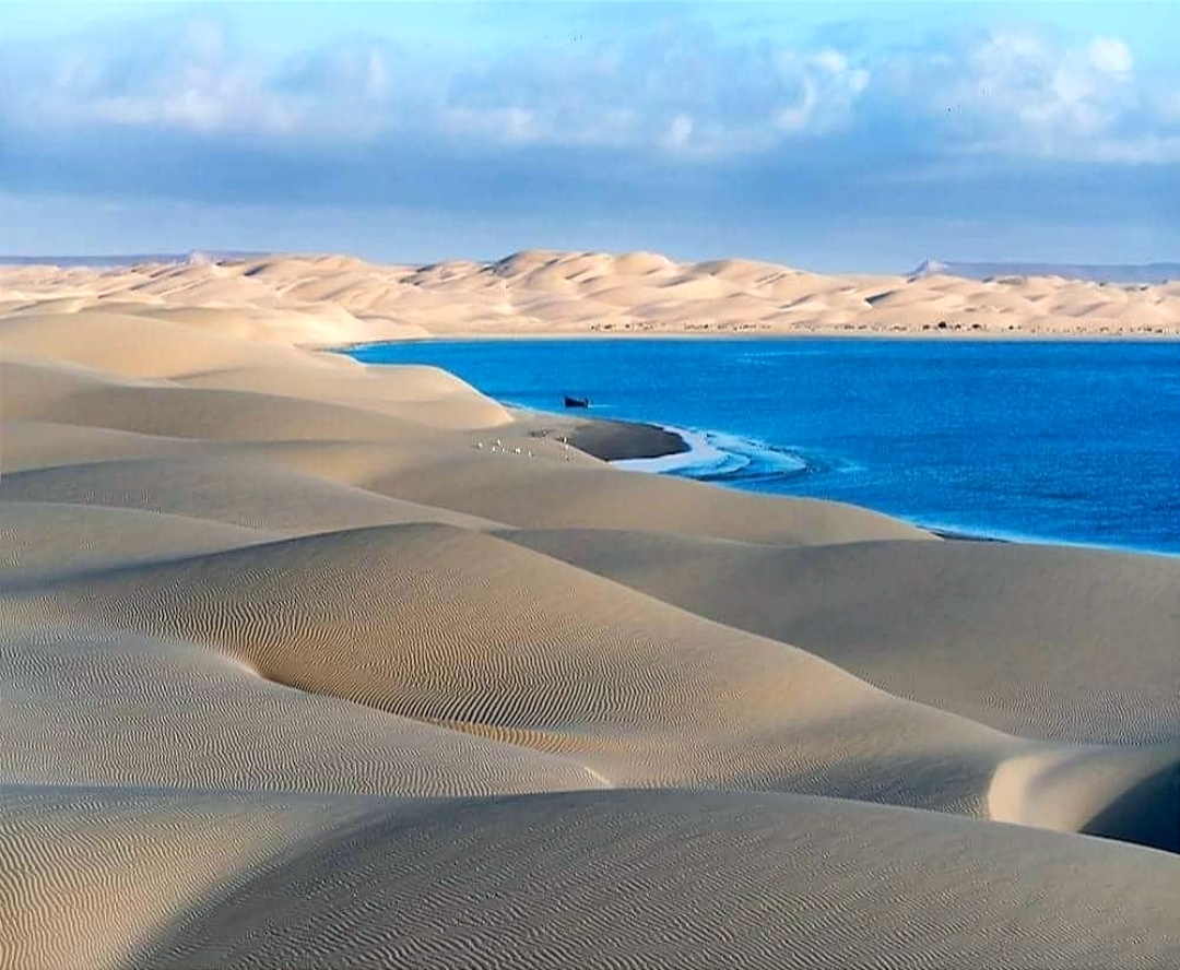 "بحيرة النعيلة" تتصدر وجهات الكرفانات.. وتجذب سياح أوروبا الباحثين عن الهدوء والشمس