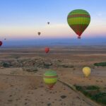 دراسة أمنية لتنظيم رحلات المناطيد بضواحي مراكش مع توقع بلوغها 250 منطاداً في أفق 2030