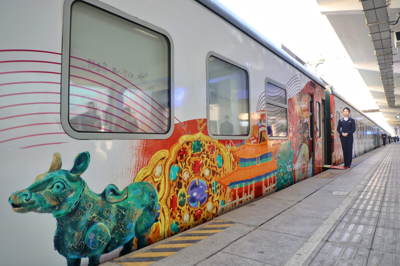 الصين تعزز عروضها السياحية بإطلاق قطارات خاصة لرحلات الربيع