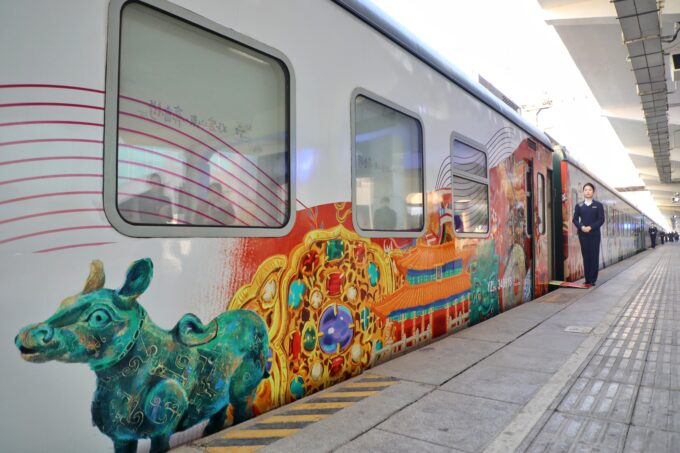 الصين تعزز عروضها السياحية بإطلاق قطارات خاصة لرحلات الربيع