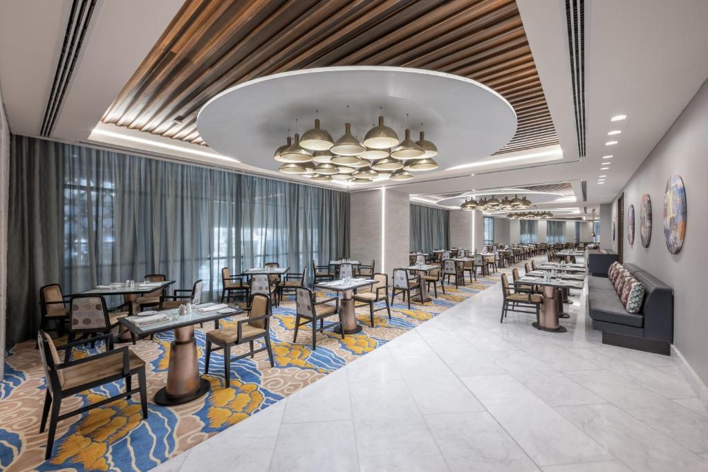 تشغيل البرج الثالث لفندق روتانا بجبل عمر.. 655 غرفة ومرافق متكاملة تواكب انتعاش الضيافة بمكة