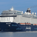 تقلبات حادة في مضيق هرمز.. ارتباك الملاحة وعودة مفاجئة للسفن السياحية رغم التوترات