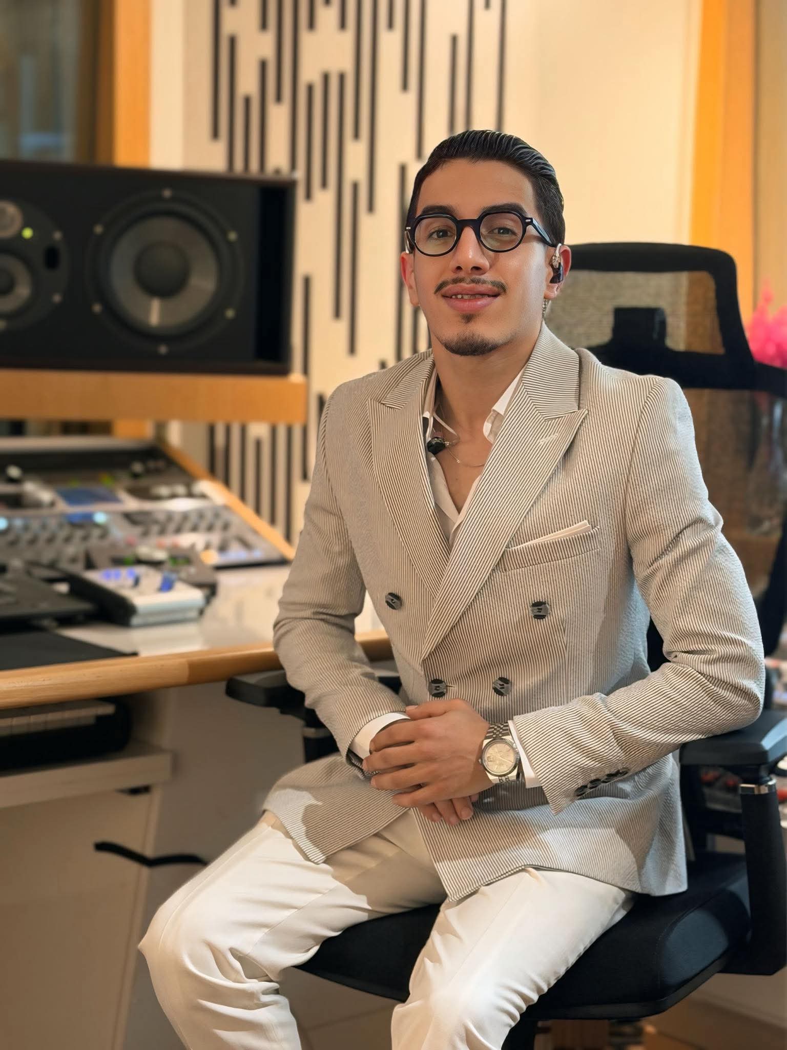 صور من الكواليس تُشعل مواقع التواصل.. يوسف كسو يستعد لطرح جديده الفني