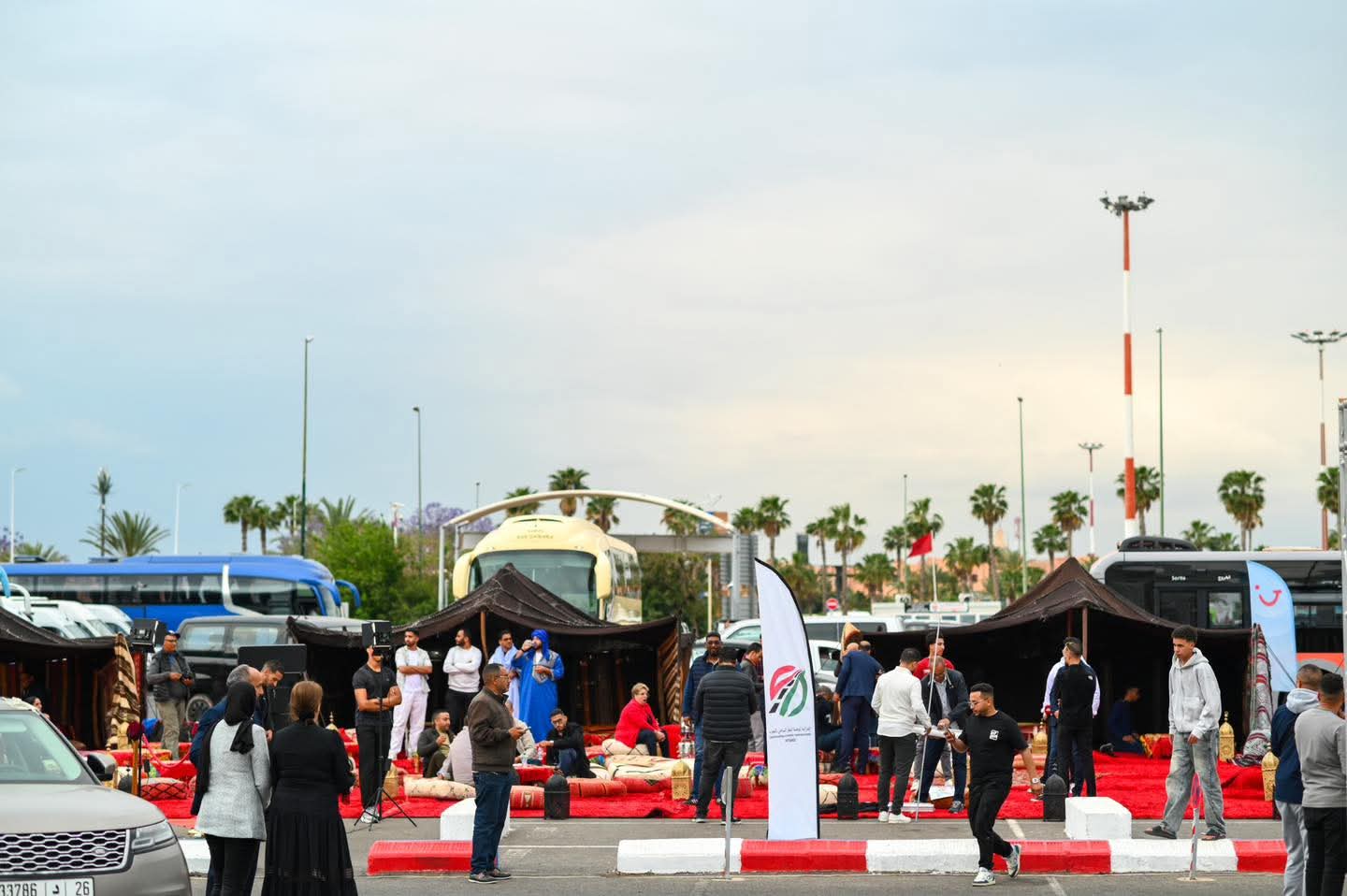 الفدرالية الوطنية للنقل السياحي تنظم استقبالا احتفاليا للسياح بمطار مراكش المنارة الدولي ضمن فعاليات “أسبوع الضيافة”