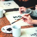 طنجة تحتفي بجماليات الخط الصيني.. افتتاح معرض “لانتينغ” في يومه العالمي