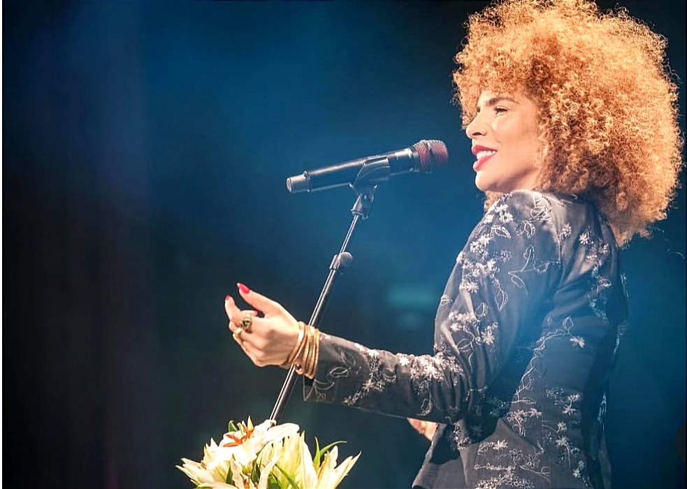 فانيسا دا ماتا… صوت برازيلي يعبر المحيط ليغازل المغرب ويعزف للحرية والحب