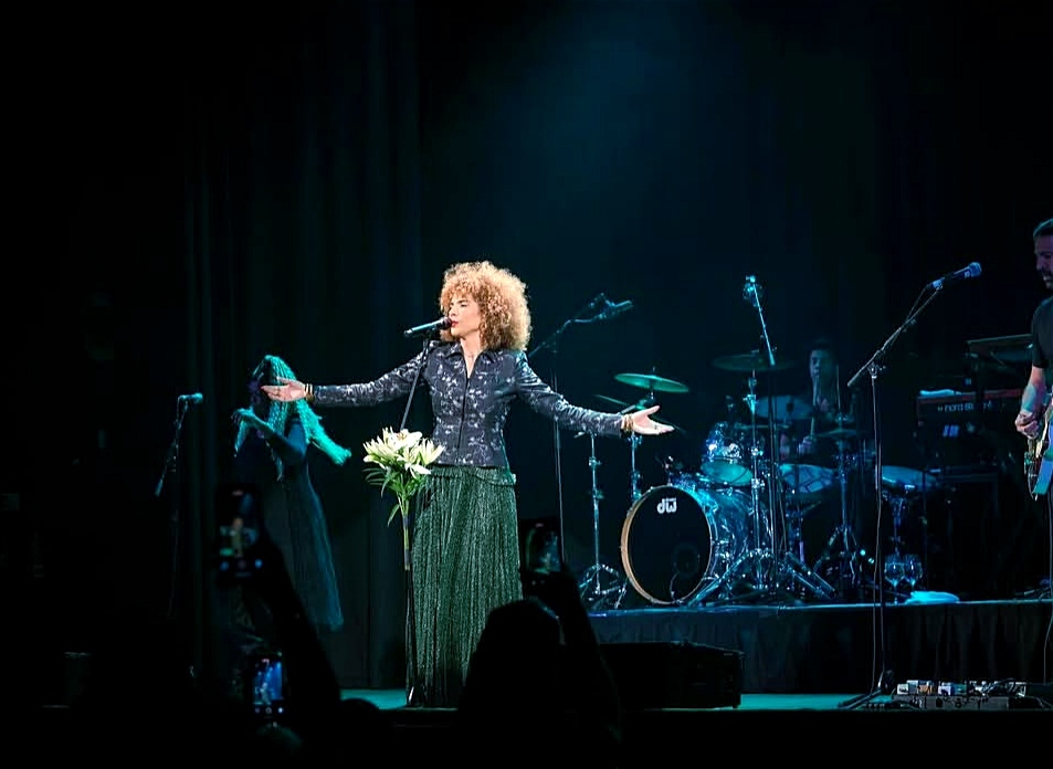 فانيسا دا ماتا… صوت برازيلي يعبر المحيط ليغازل المغرب ويعزف للحرية والحب