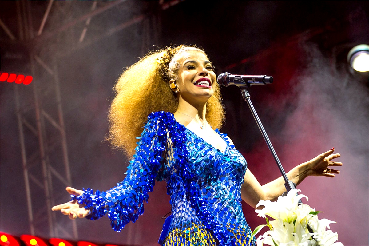 فانيسا دا ماتا… صوت برازيلي يعبر المحيط ليغازل المغرب ويعزف للحرية والحب