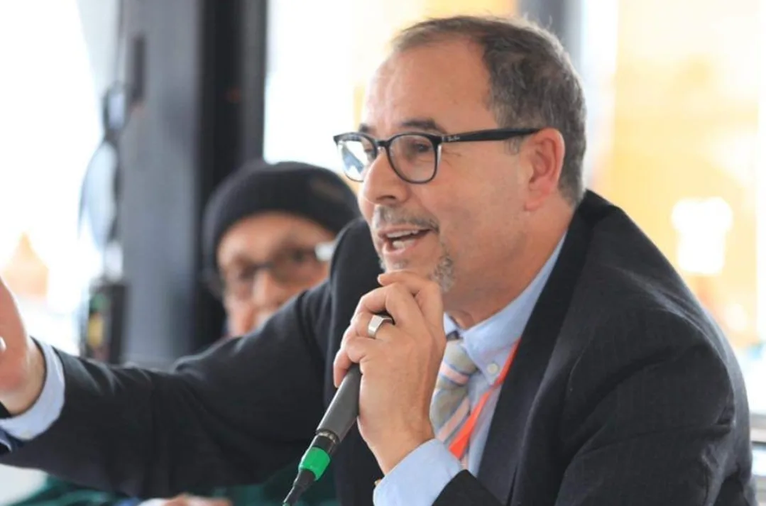 إصدار جديد يضيء ذاكرة السياحة بالشمال: عبد المالك بوغابة يوثق مسار الحسيمة ويستشرف رهانات التنمية