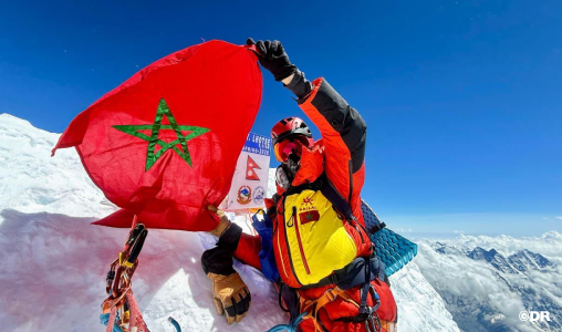 من الأطلس إلى الهيمالايا.. نوال صفنضلة ترفع العلم المغربي فوق إيفرست ولوتسي