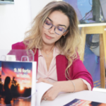 المعرض الدولي للنشر والكتاب.. توقيع كتاب “9. لا قوية ولا ضعيفة… أم” للصحفية زينب البوعزاوي