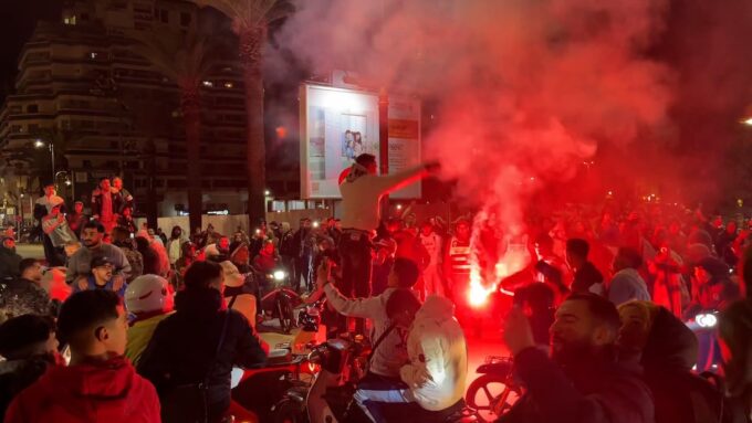 الجماهير المغربية تغزو الشوارع احتفالا بعبور أسود الأطلس إلى ثمن نهائي كأس العالم