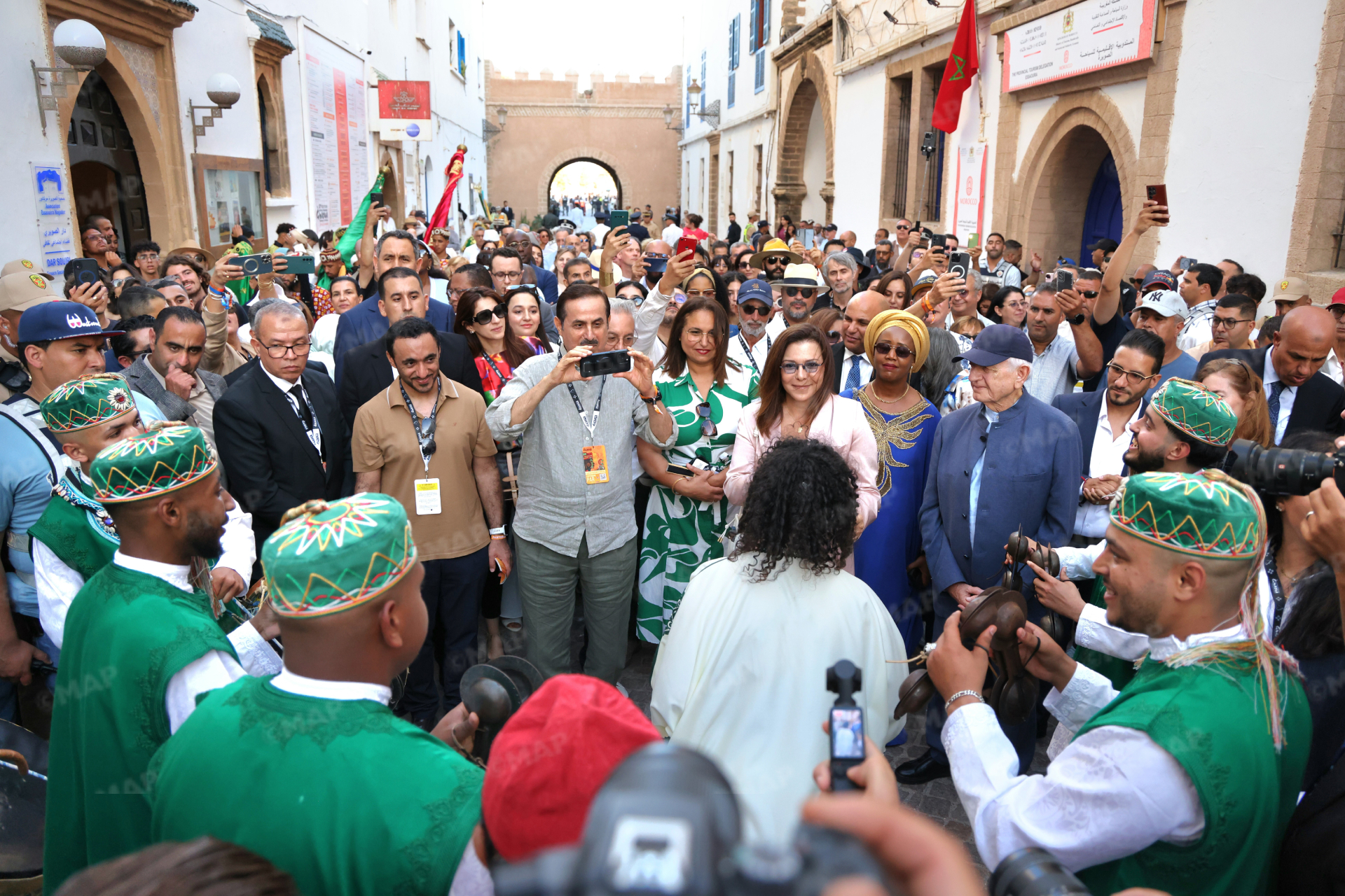 موعد مهرجان كناوة يتجدد مع عشاق الفن الكناوي على مختلف المنصات الموسيقية بموغادور