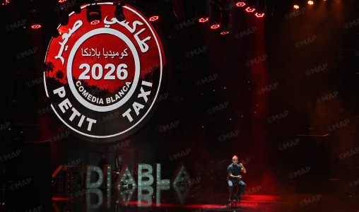 كوميديابلانكا: جليل التيجاني يبهر الجمهور البيضاوي بعرضه الفكاهي “ألعاب اجتماعية”
