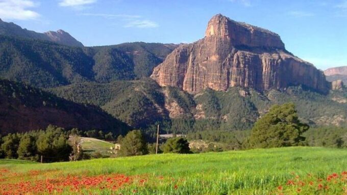 منتزه "كاتيدرال إمسفران".. فضاء طبيعي متميز يستقطب عشاق الطبيعة في قلب جبال الأطلس