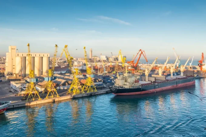 الوكالة الوطنية للموانئ تطلق إجراءات معززة لتدبير النقل بميناء الدار البيضاء