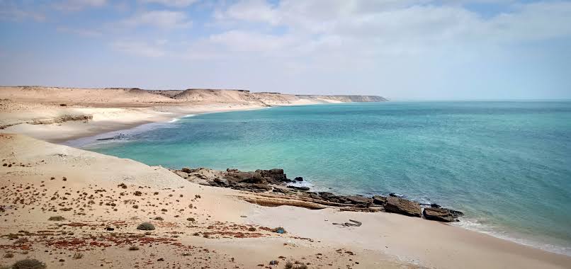 شاطئ بورتو ريكو.. كنز طبيعي يخطف أنظار زوار الداخلة ويغري عشاق الهدوء والمغامرة
