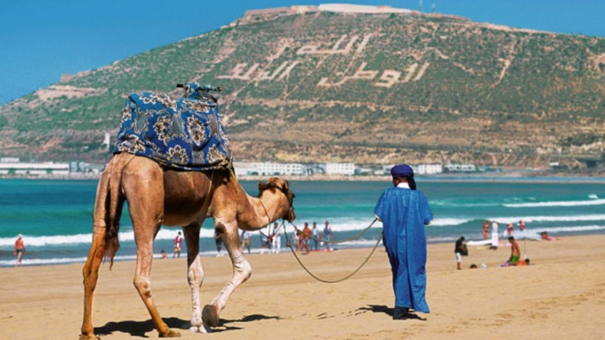 المغاربة بين السياحة الوطنية والدولية.. جودة الخدمات تحسم الاختيار