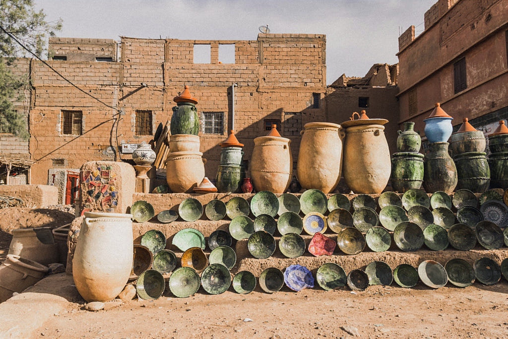 سر اللون الأخضر.. تامكروت قرية مغربية تحول الطين إلى كنوز خضراء تجذب السياح من مختلف أنحاء العالم