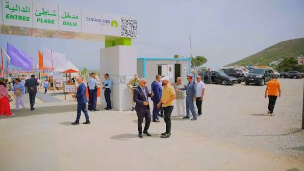 شاطئ الدالية يرفع اللواء الأزرق للمرة الحادية عشرة تواليا تأكيدا لجودة البيئة والخدمات