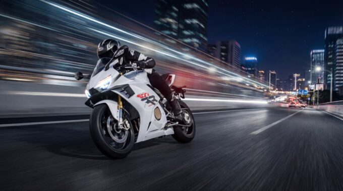 ZXMOTO تدخل السوق المغربية بدراجتين رياضيتين.. قوة تصل إلى 135 حصانا