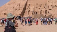 مصر تستقبل 12.8 مليون سائح خلال 9 أشهر.. وتستهدف 20 مليوناً في 2026