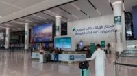 مطار الملك خالد الدولي يطالب المسافرين بالتواصل مع شركات الطيران قبل التوجه للمطار